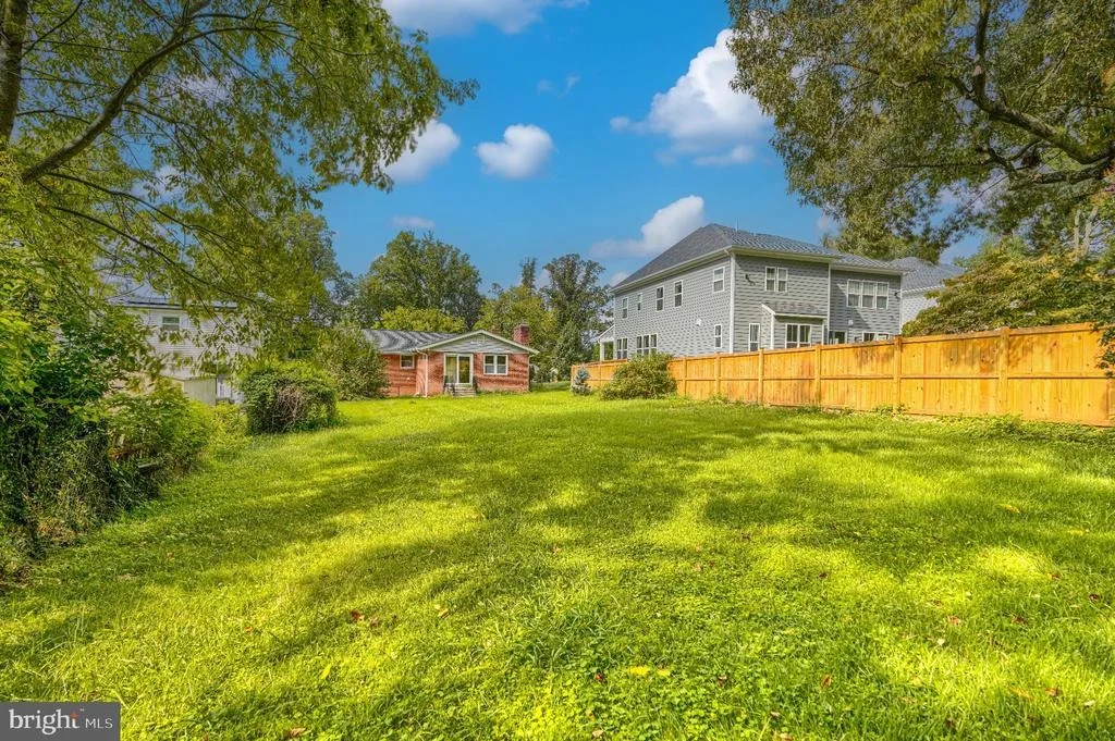 Photo of 11305 MAPLEVIEW DRIVE