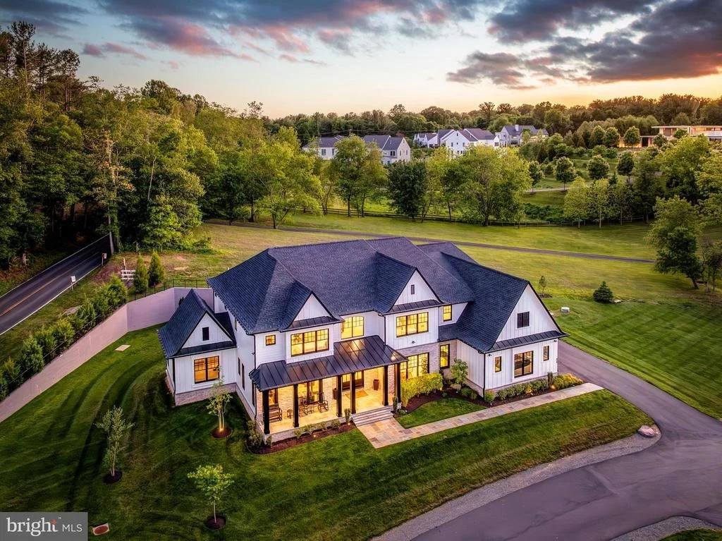Photo of 952 WALKER ROAD