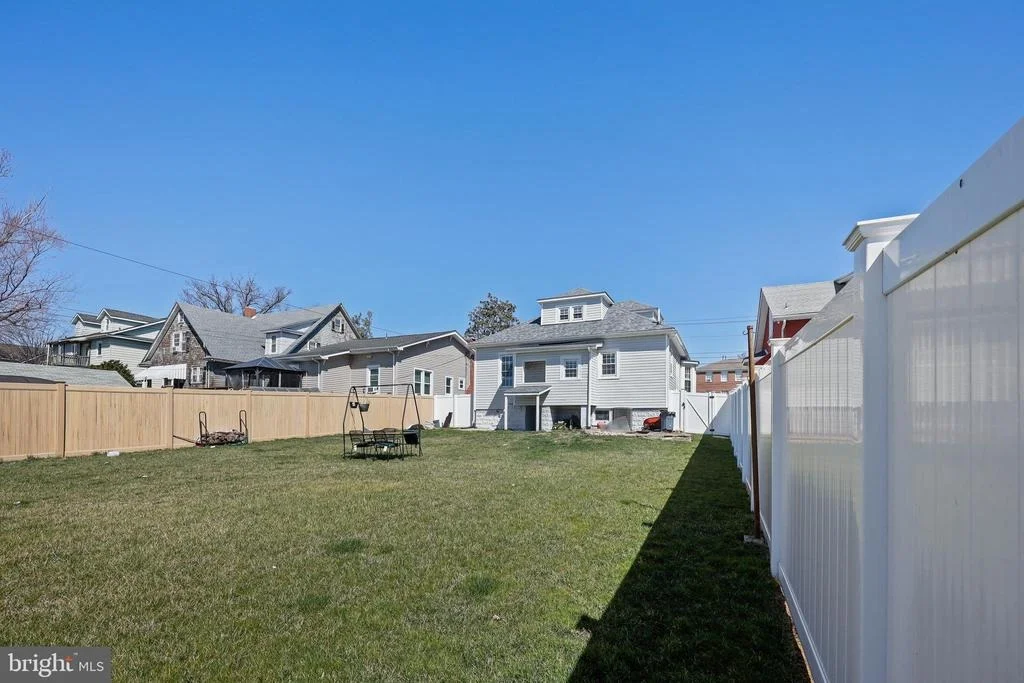 Photo of 1014 LEEDS AVENUE