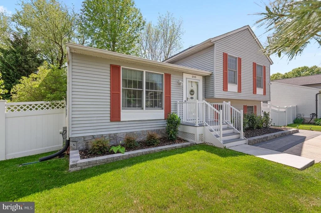 Photo of 1315 SOMERSET ROAD