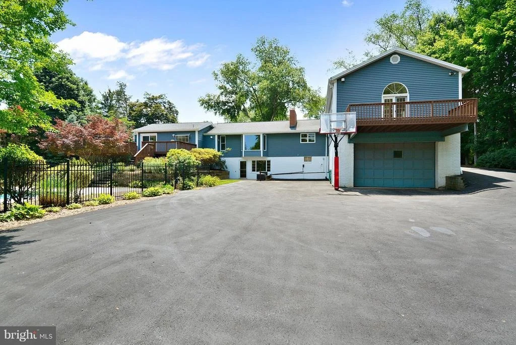 Photo of 2112 APPLE TREE LANE