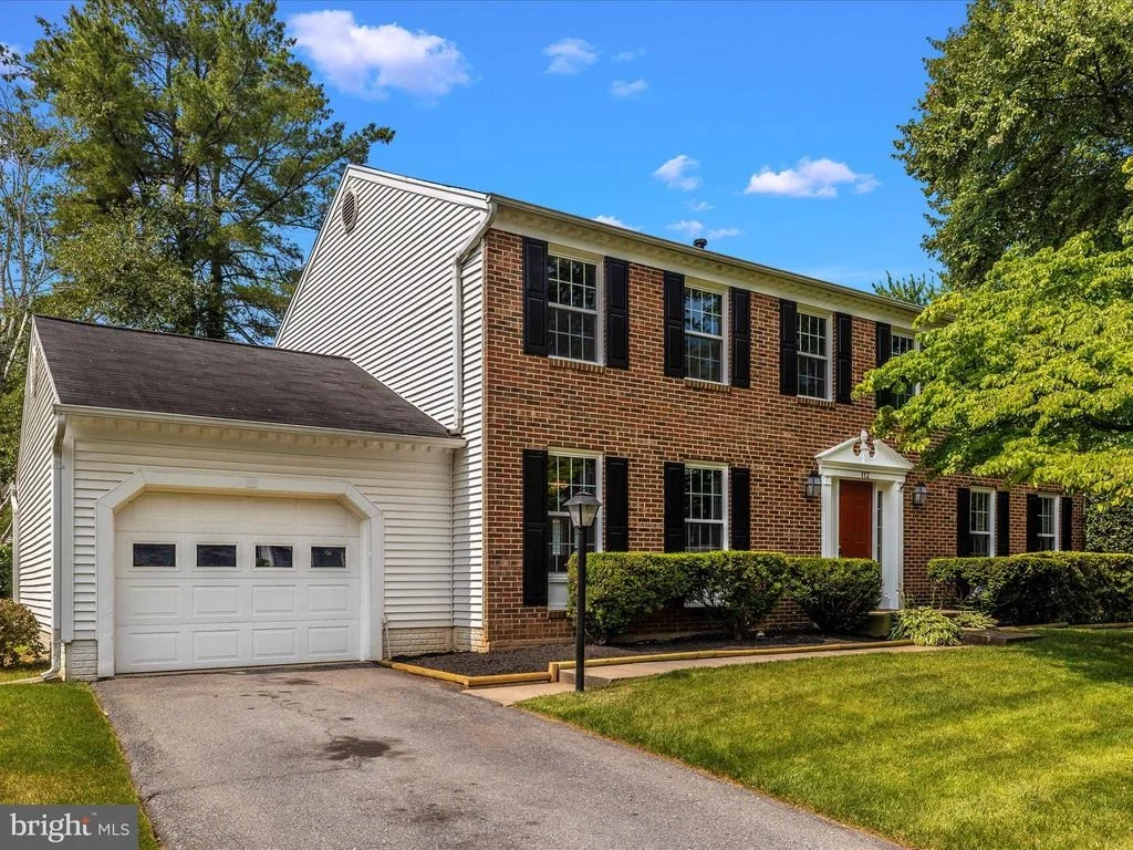 Photo of 112 BOOKHAM LANE