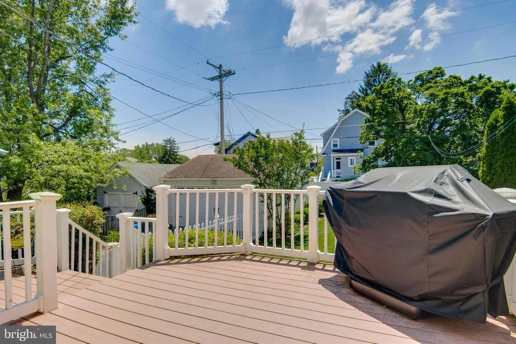 Photo of 618 ALDERSHOT ROAD