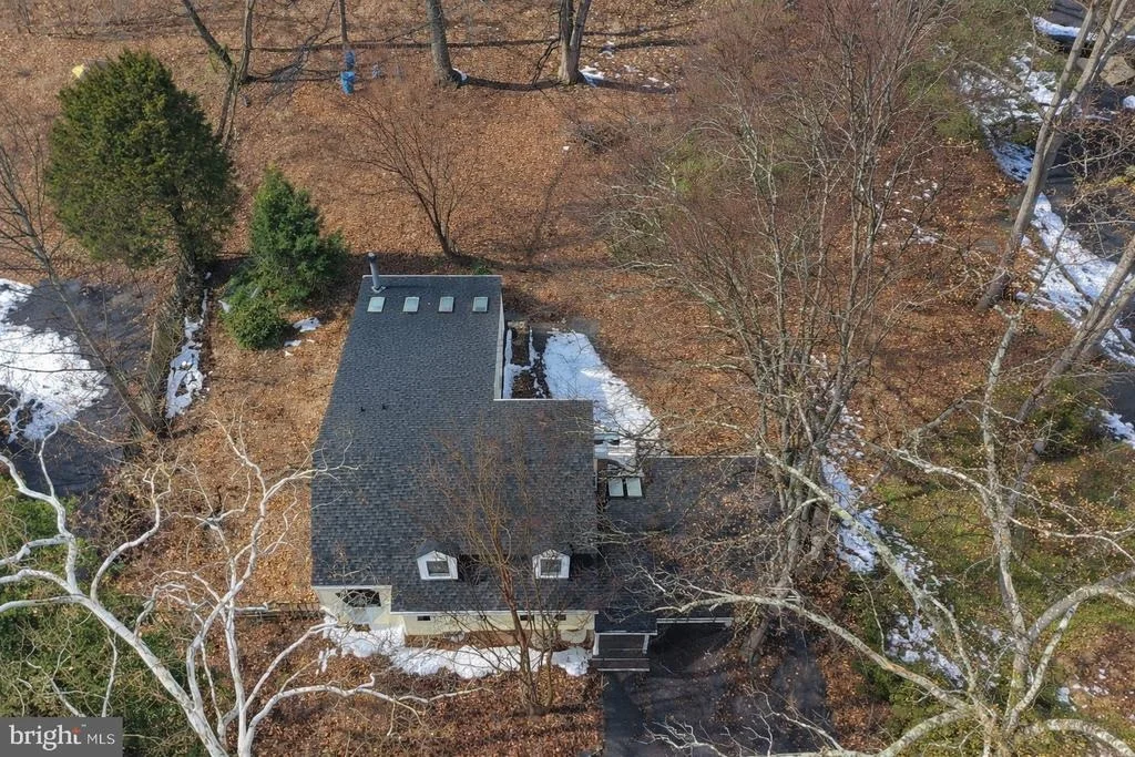 Photo of 8620 FALLS ROAD