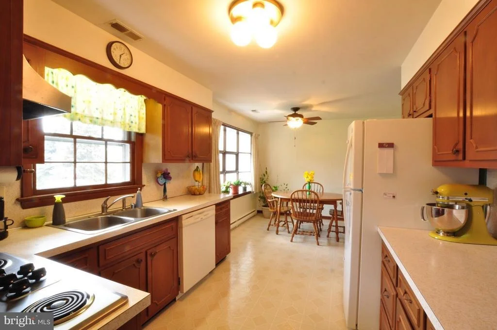Photo of 10121 JOHNS DRIVE