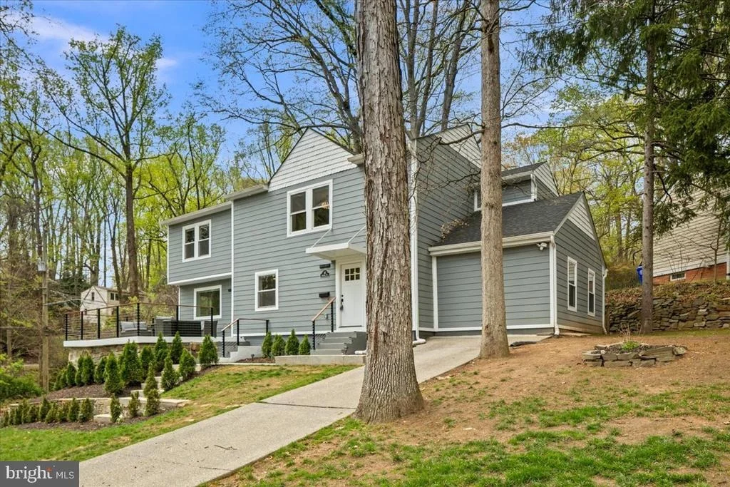 Photo of 111 SUNNYSIDE ROAD