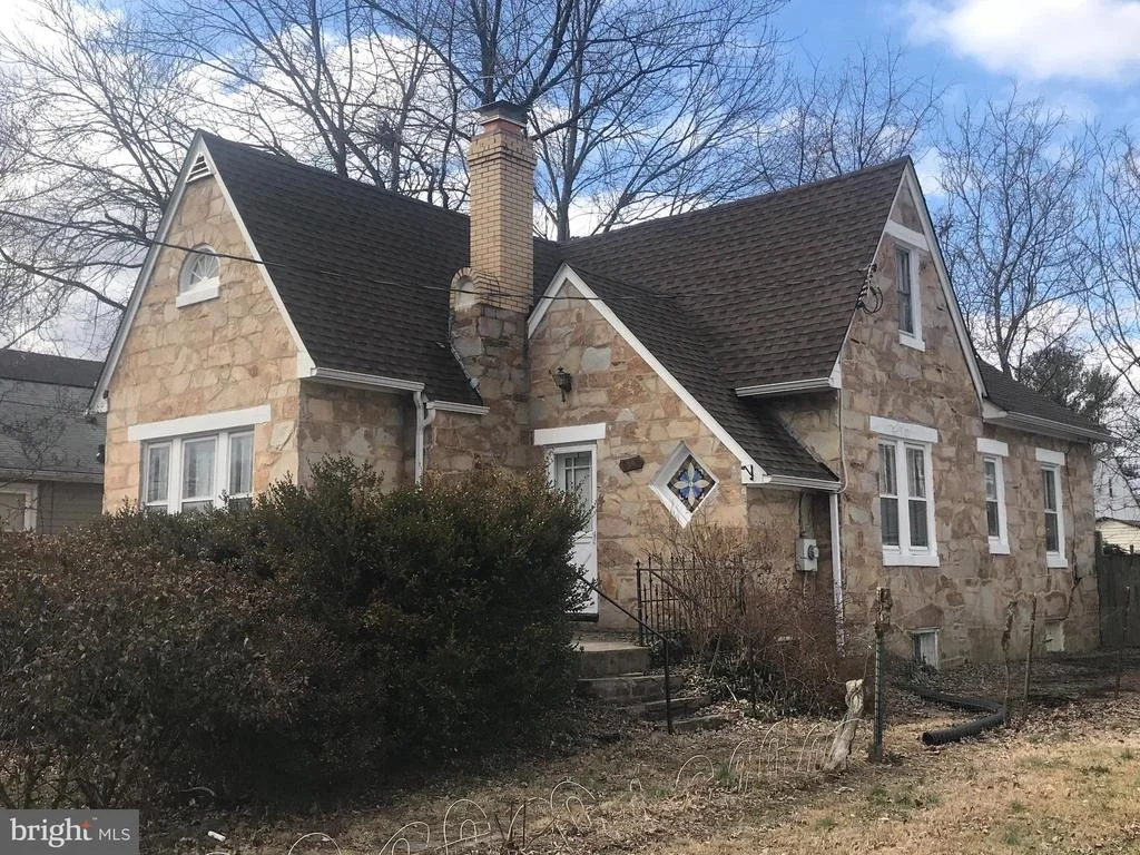 Photo of 915 MOTTER PLACE