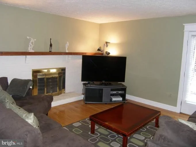 Photo of 125 BOOKHAM LANE