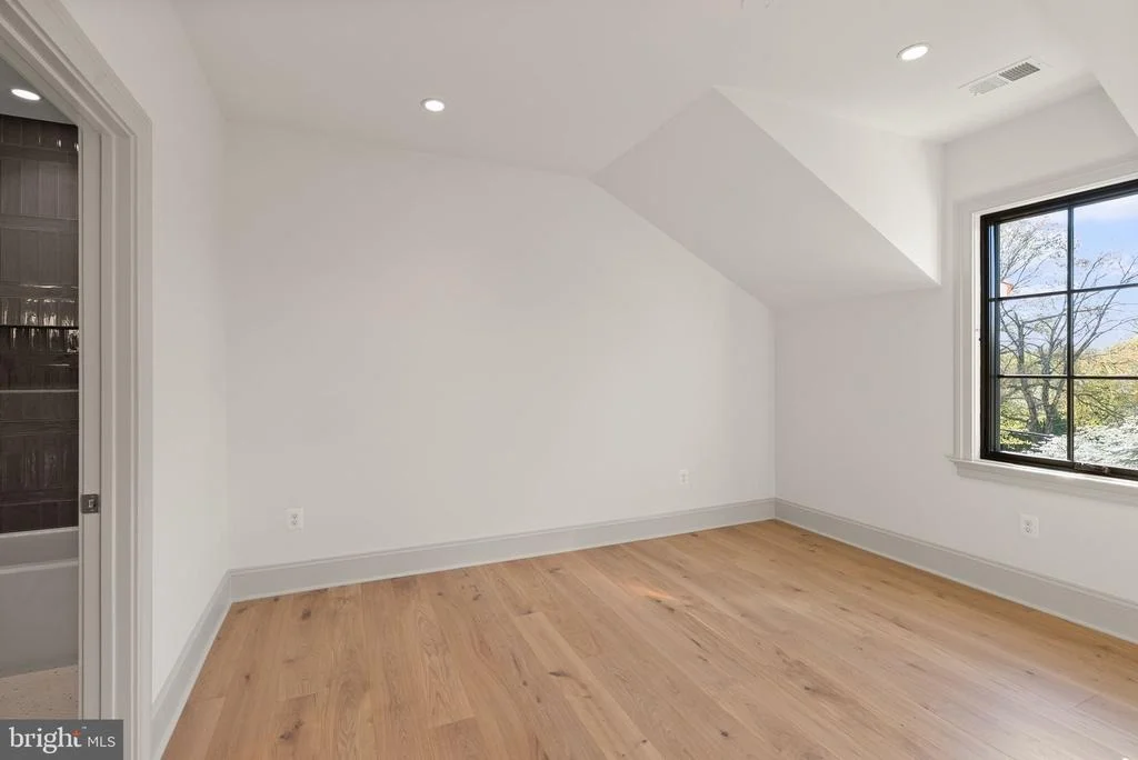Photo of 1223 SOMERSET DRIVE