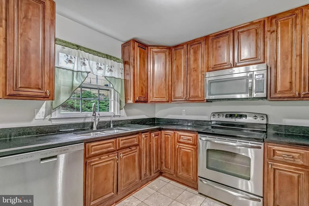 Photo of 2608 VILLAGE LANE