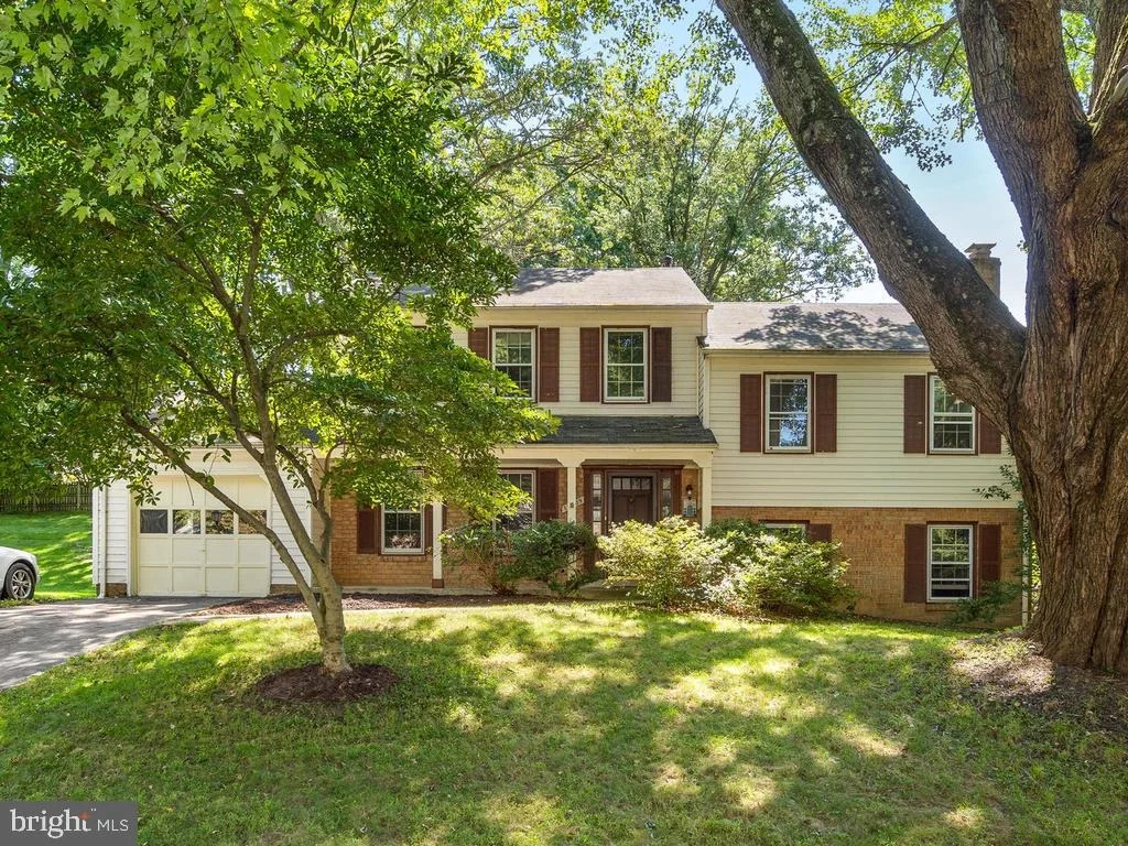Photo of 19509 DUBARRY DRIVE
