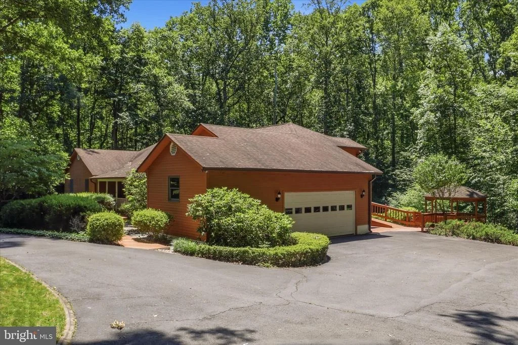 Photo of 6501 COMMONWEALTH COURT