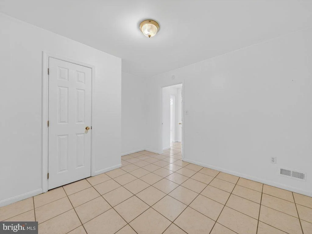 Photo of 9290 BAKER STREET