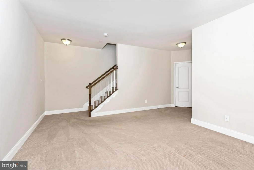 Photo of 40 6TH STREET W