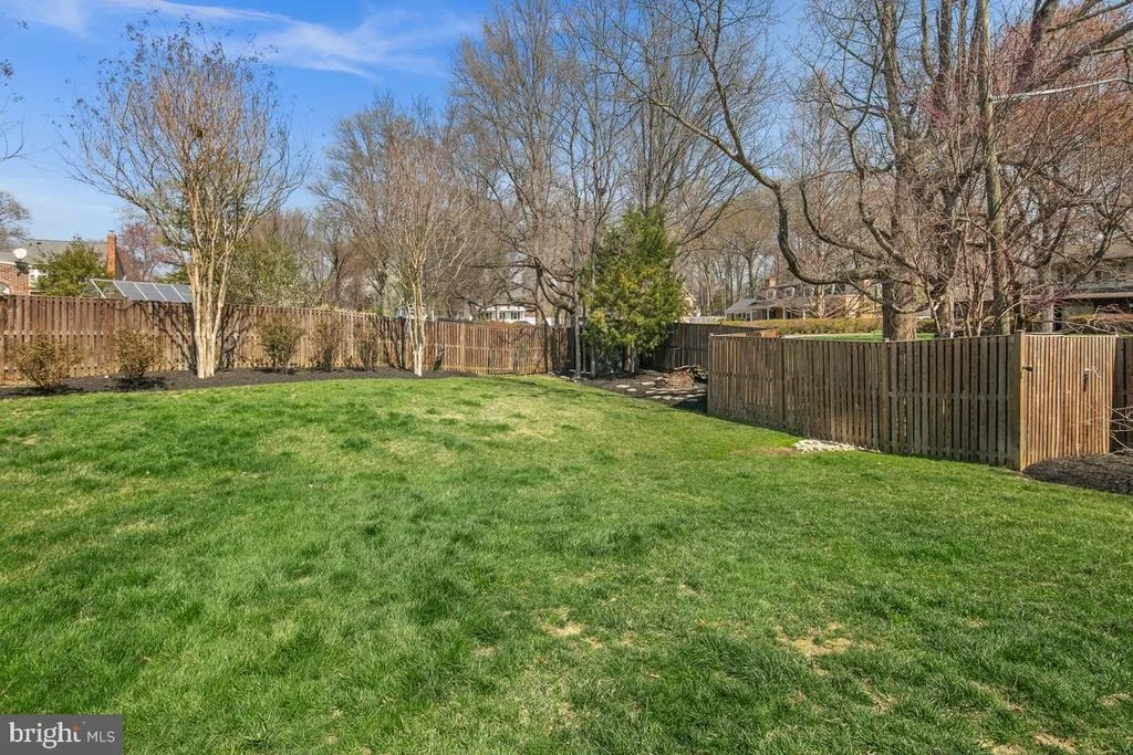 Photo of 9426 MOUNT VERNON CIRCLE