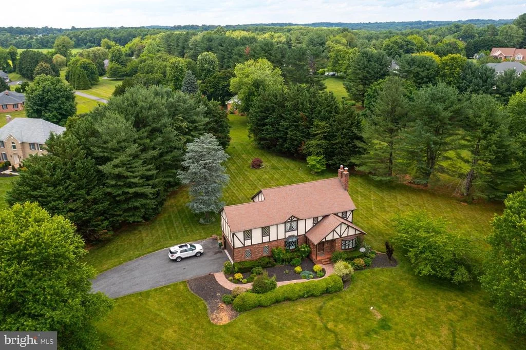 Photo of 2300 KINGS ARMS DRIVE