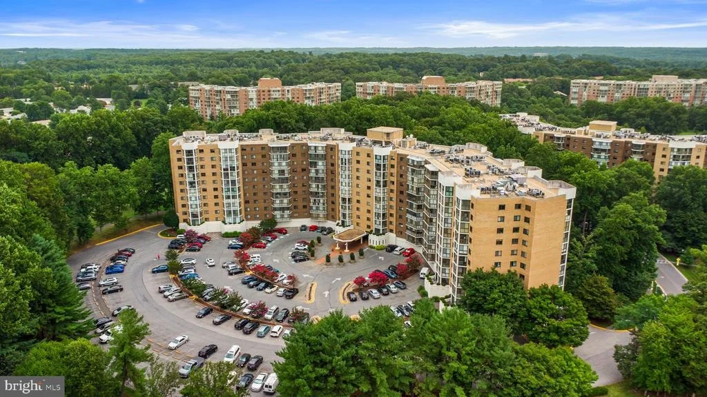 Photo of Unit 4117 at 15100 INTERLACHEN DRIVE