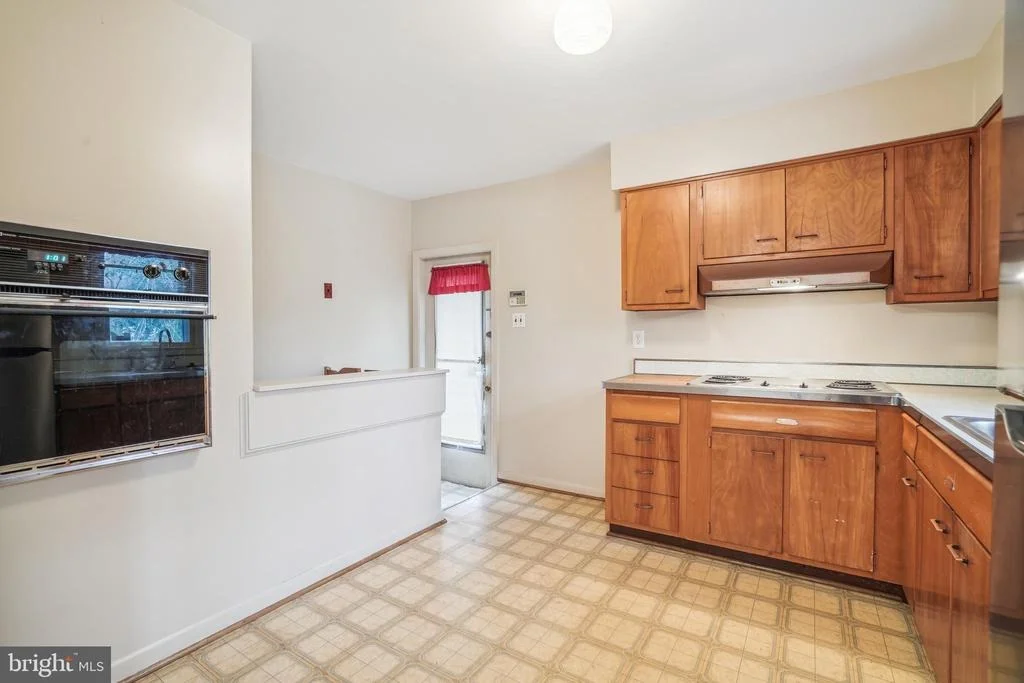 Photo of 5906 PARKWAY DRIVE