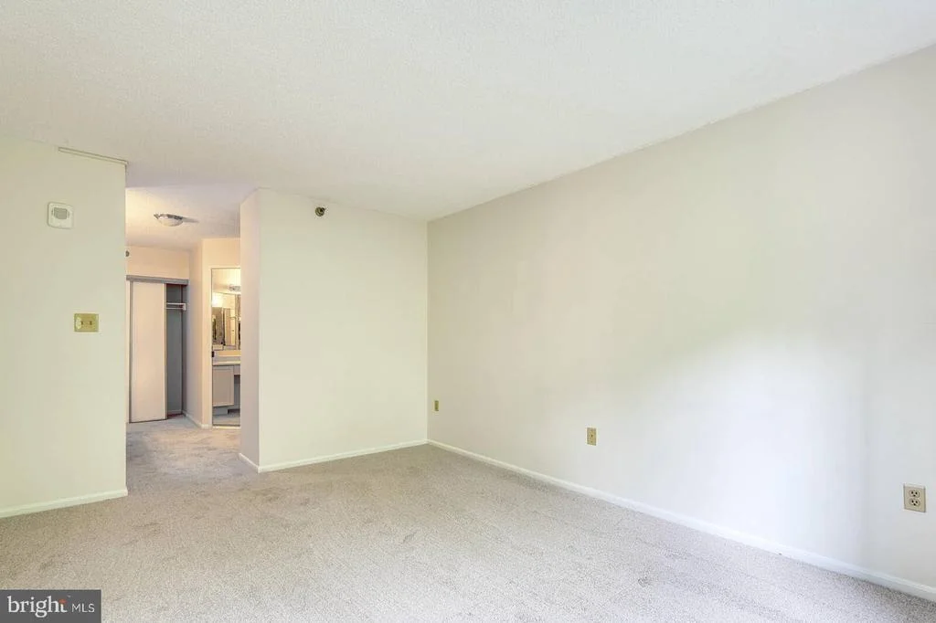 Photo of Unit 3920 at 15115 INTERLACHEN DRIVE