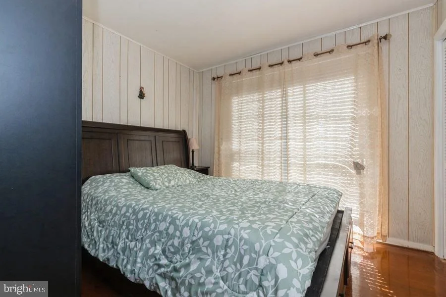 Photo of 212 3RD AVENUE W