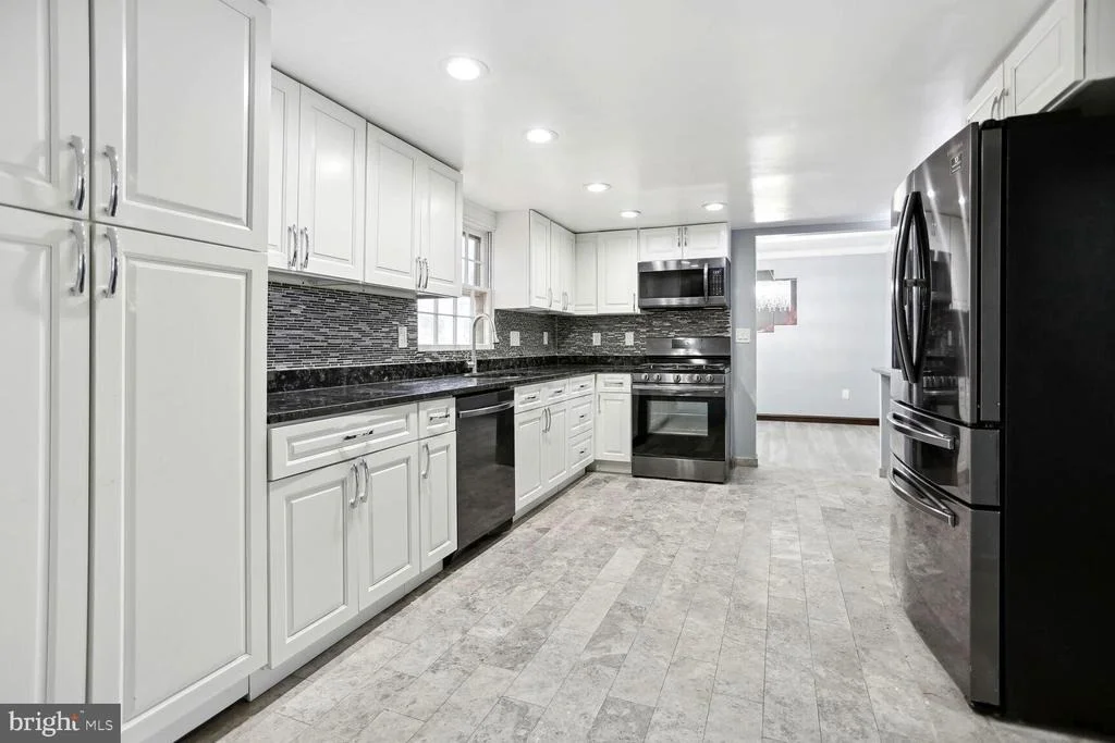 Photo of 7510 LENHAM DRIVE