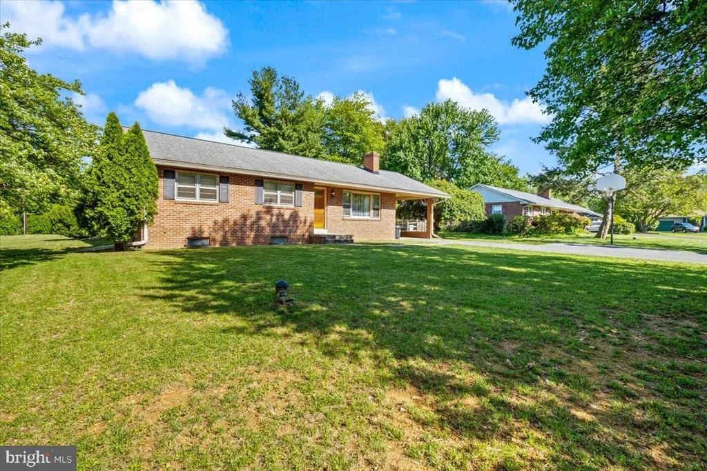 Photo of 8002 SUNNYBROOK COURT