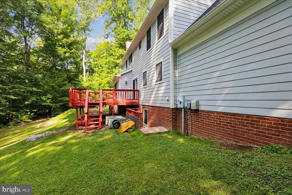 Photo of 8253 HONEYSUCKLE ROAD
