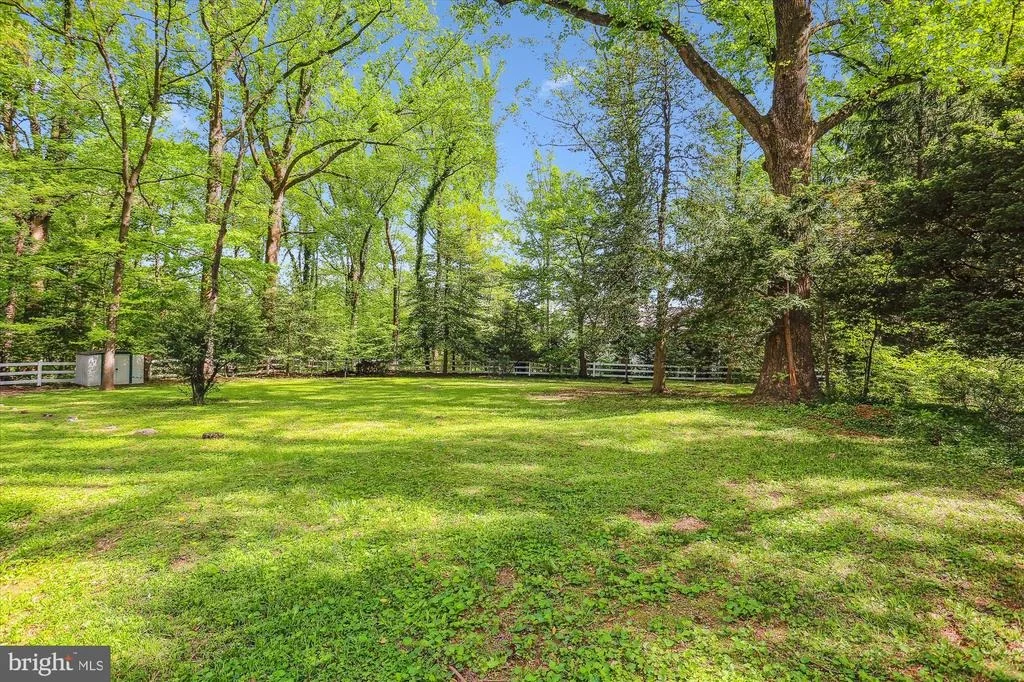 Photo of 813 MIDLAND ROAD