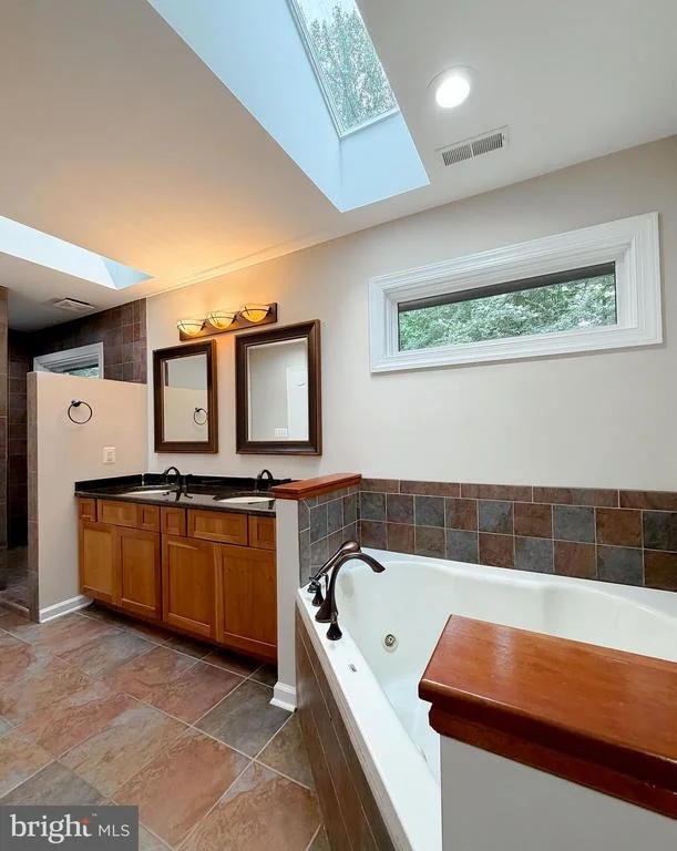 Photo of 8425 MAUSEN LANE