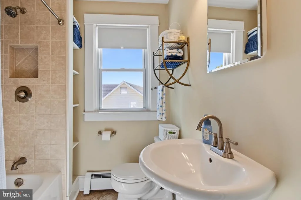Photo of 2811 PINEWOOD AVENUE