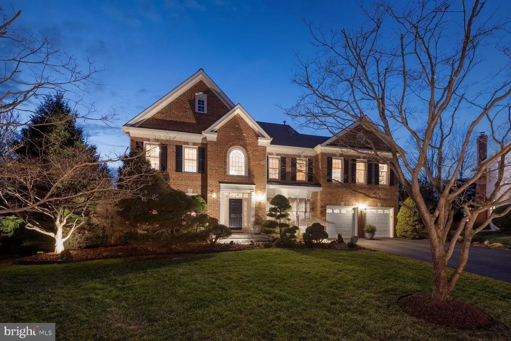 Photo of 10 MAPLECREST COURT
