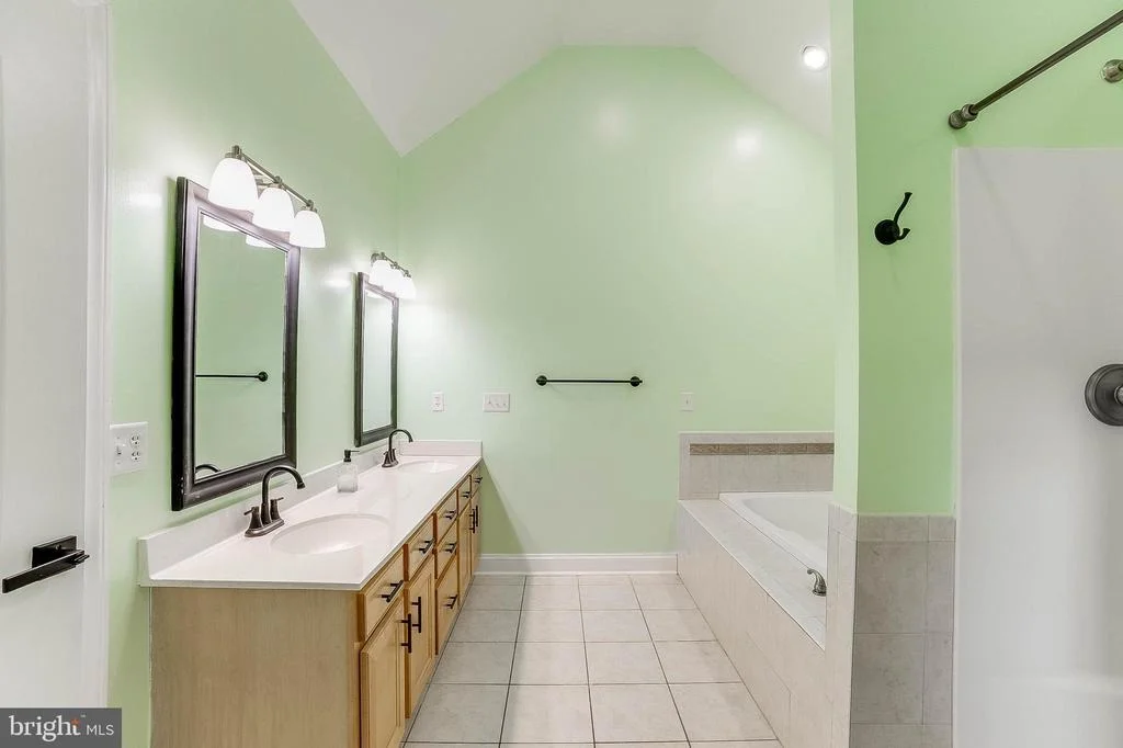Photo of 33015 FOREST KNOLL DRIVE