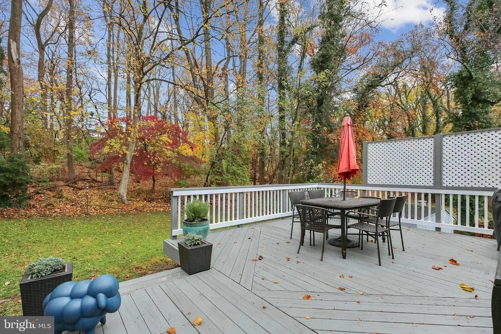 Photo of 10105 MEREDITH AVENUE