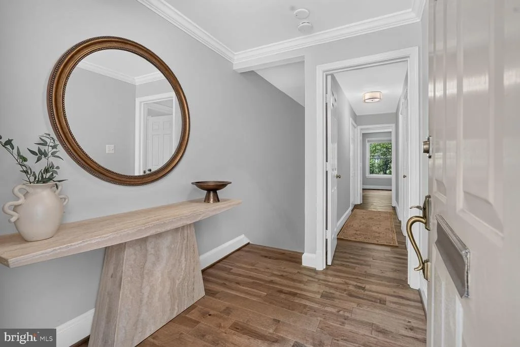 Photo of Unit D at 3271 SUTTON PLACE NW