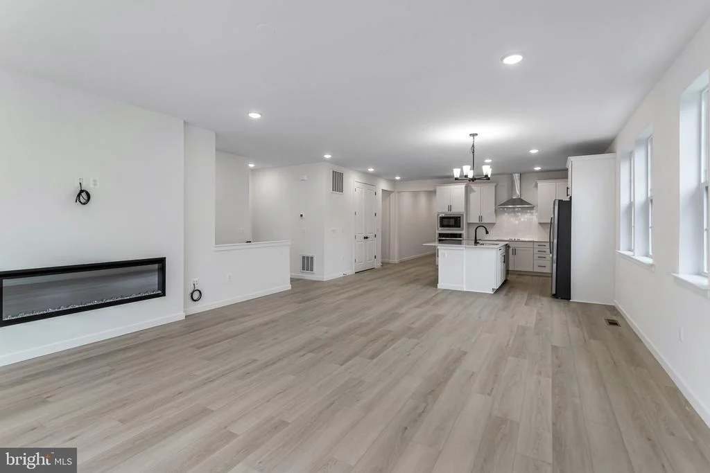 Photo of 2079 SPRINGVALE DRIVE