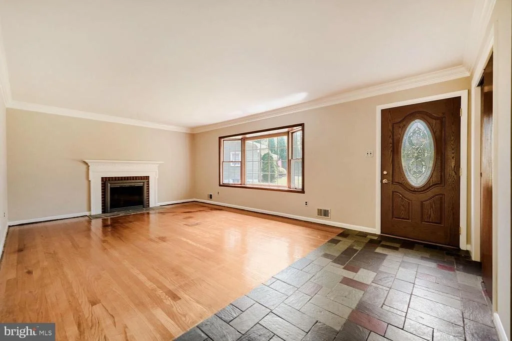 Photo of 304 PINE CIRCLE