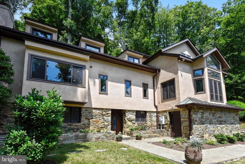 Photo of 9919 MACARTHUR BOULEVARD