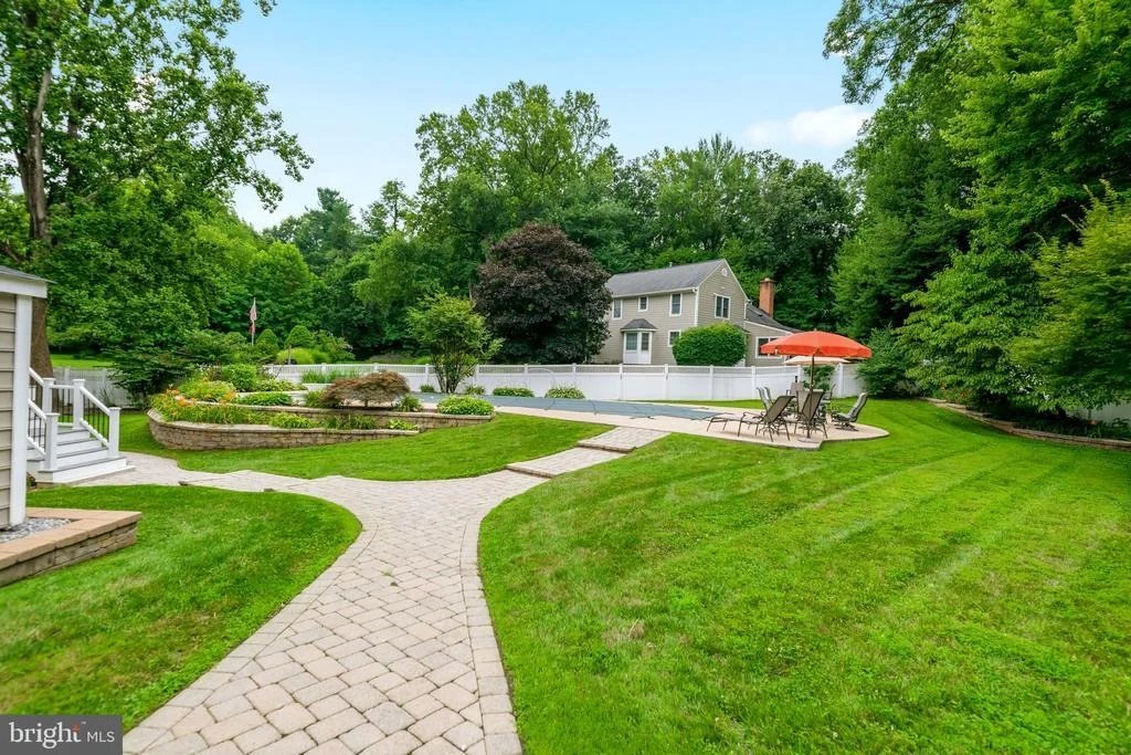 Photo of 9809 JOHN ROBERT WAY