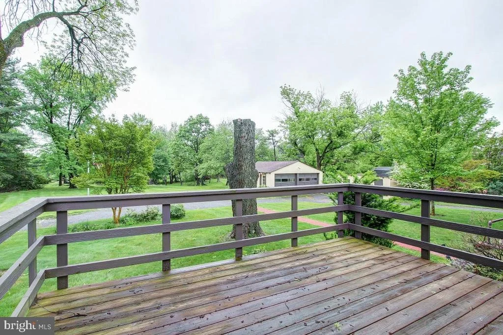 Photo of 3010 MAPLEHILL ROAD