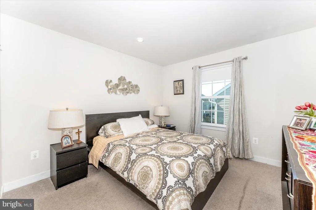 Photo of 76 VANCOUVER PLACE