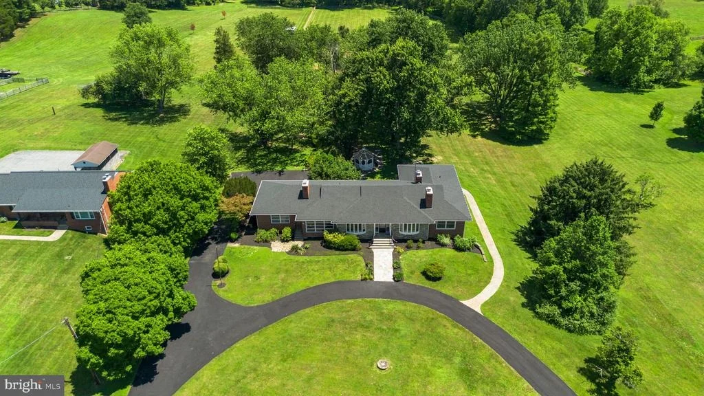 Photo of 18015 MUNCASTER ROAD