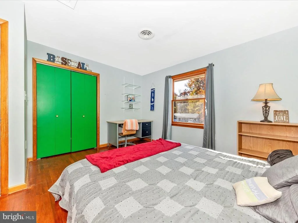 Photo of 9242 OAK TREE CIRCLE