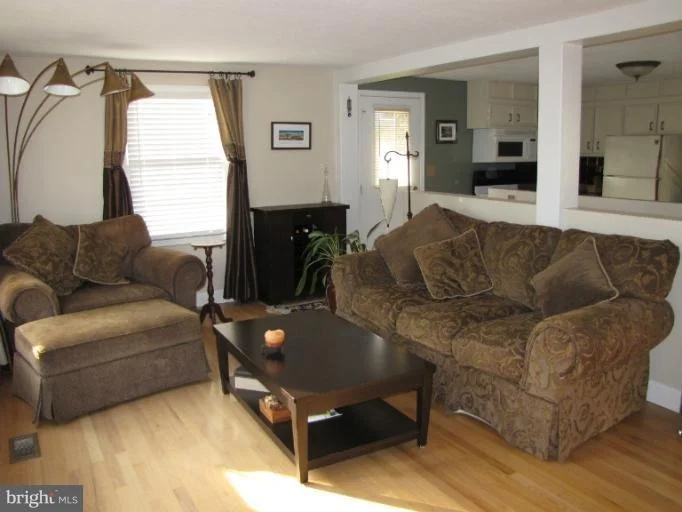 Photo of 27 E STREET E