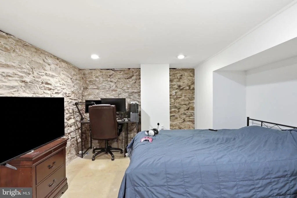 Photo of 5921 QUINN ROAD