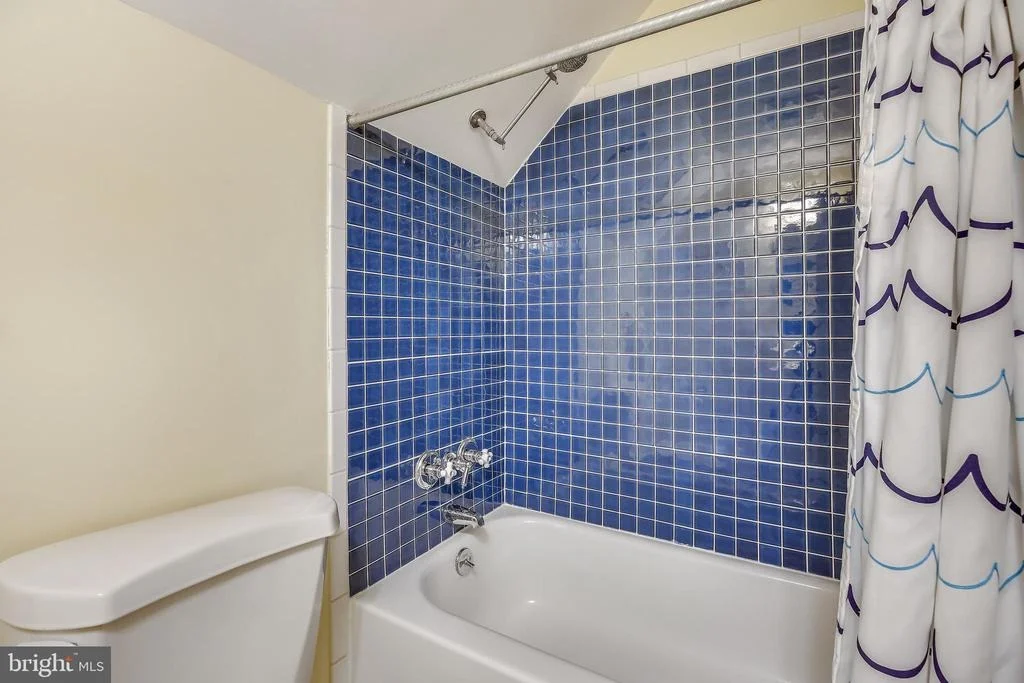 Photo of 10105 MEREDITH AVENUE