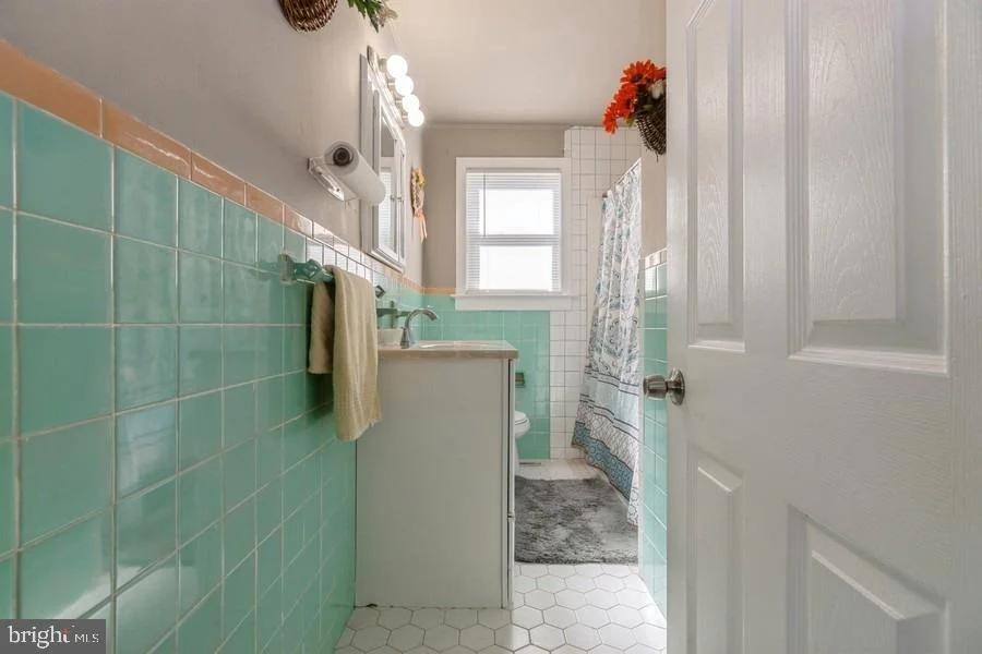Photo of 212 3RD AVENUE W