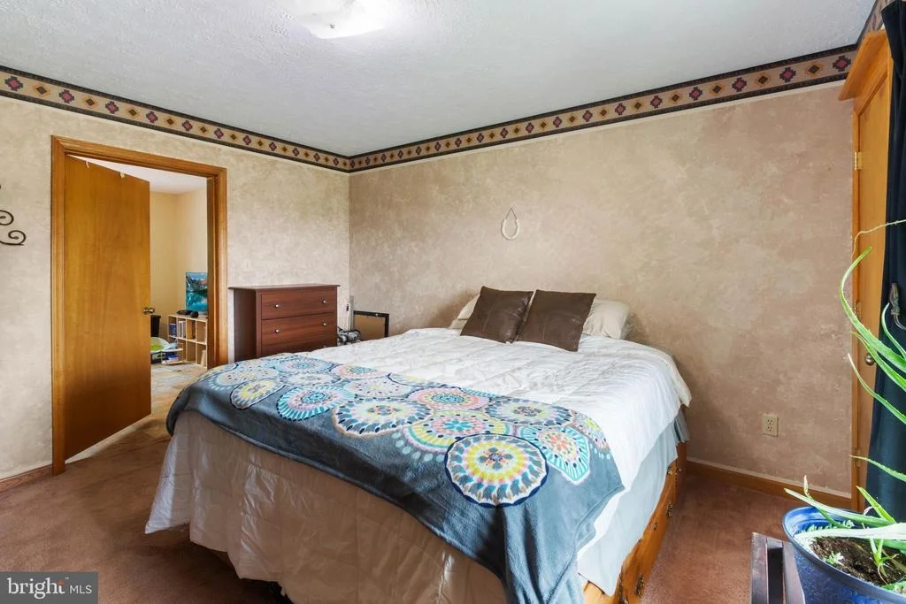 Photo of 2380 MOREAU DRIVE