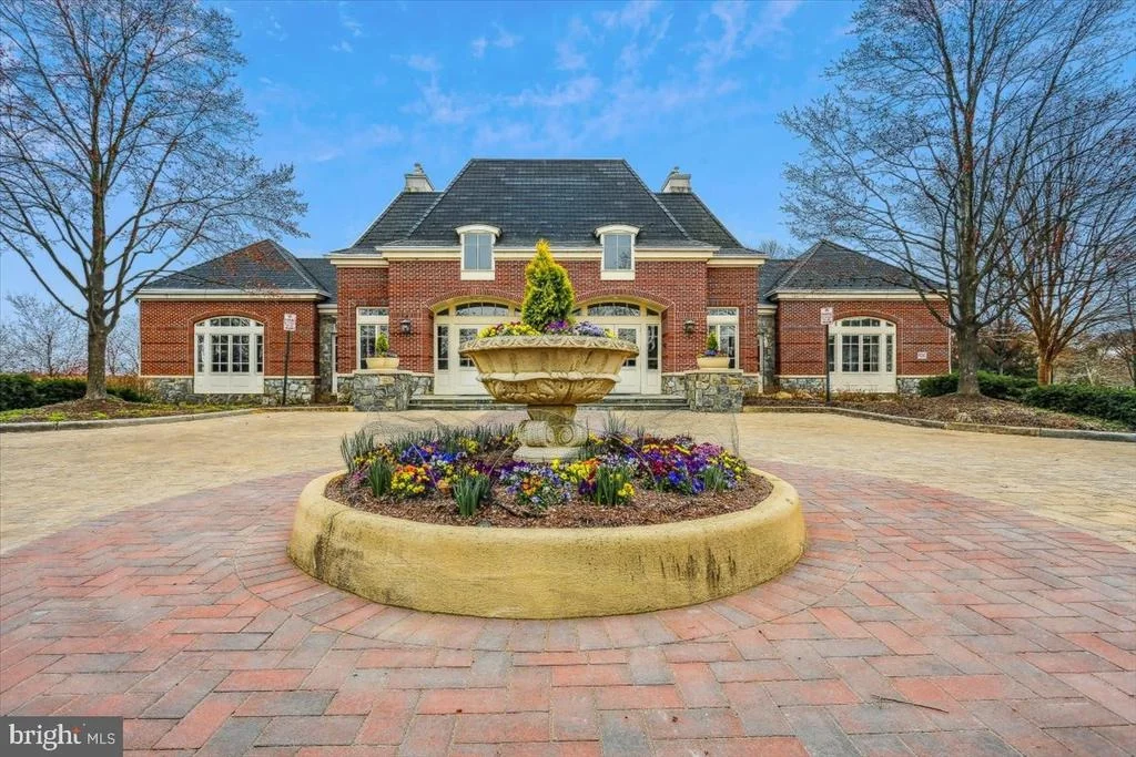 Photo of 42855 CHATELAIN CIRCLE