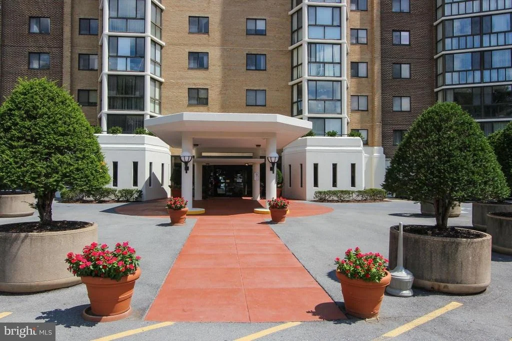 Photo of Unit 718 at 15100 INTERLACHEN DRIVE