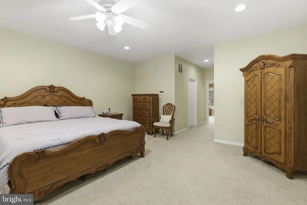 Photo of 922 SIDEHILL DRIVE